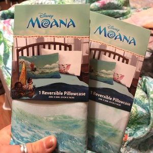 2 Disney’s Moana pillowcases !! 🤙🏽🌺🐠